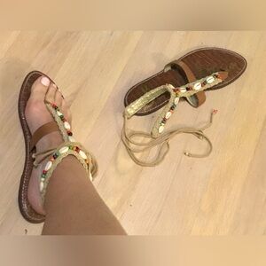 Sam Edelman summer Sandals, color gems with seashells.